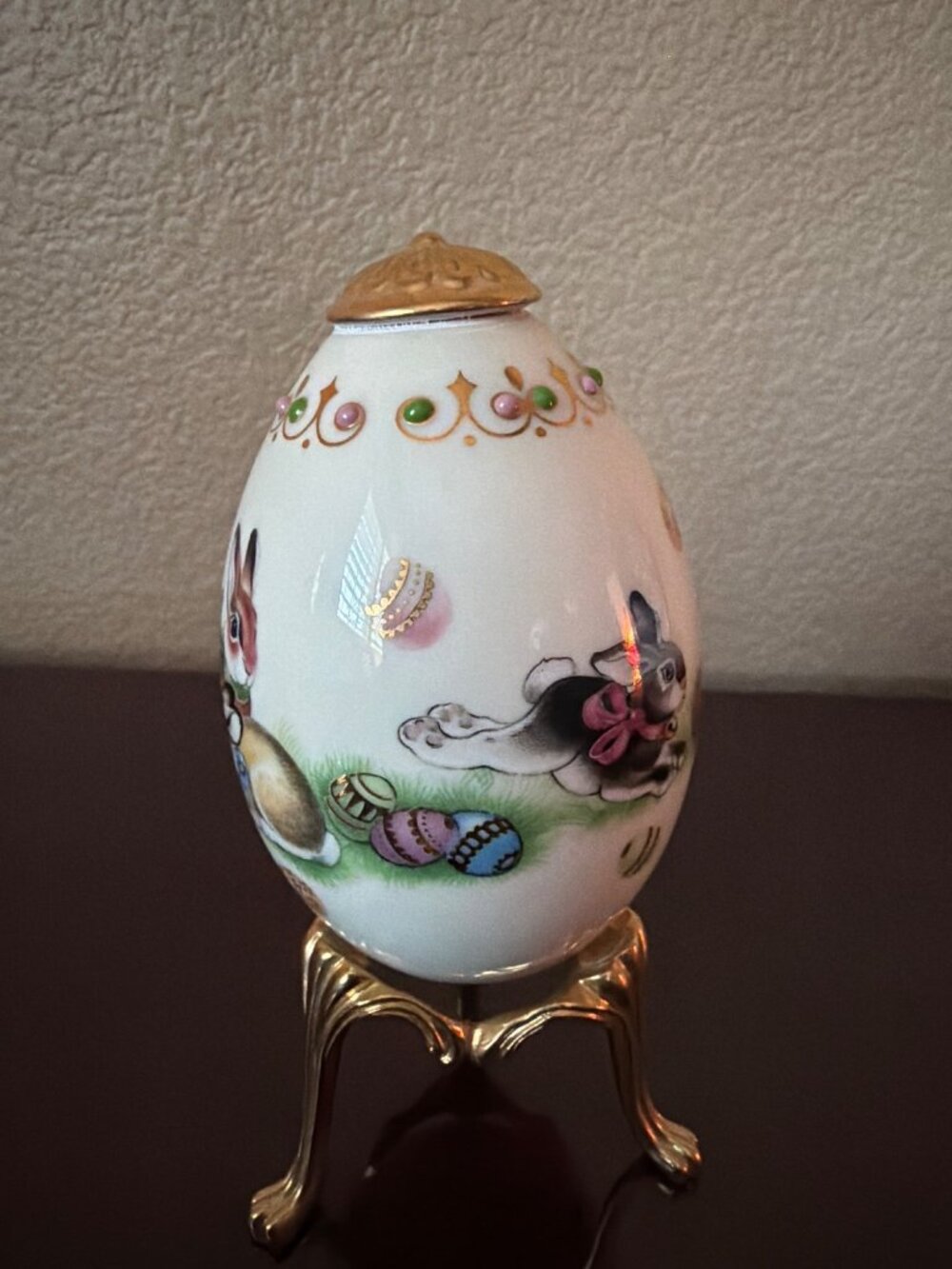 Vintage Lenox China Treasures Easter Egg Rabbits Bunny Gold Tone Stand 1995 - Picture 2 of 9
